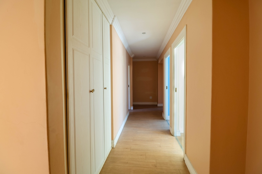 5 Bedroom Property for Sale in Lonehill Gauteng