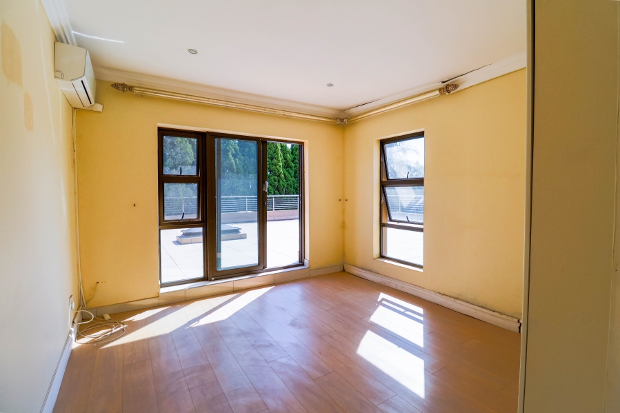 5 Bedroom Property for Sale in Lonehill Gauteng
