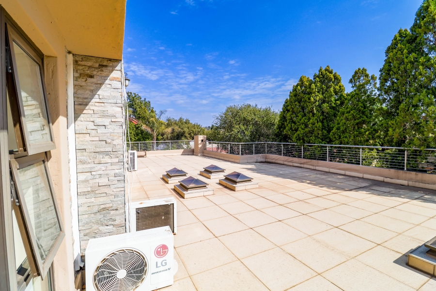 5 Bedroom Property for Sale in Lonehill Gauteng