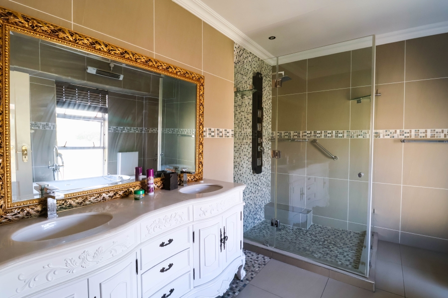 5 Bedroom Property for Sale in Lonehill Gauteng