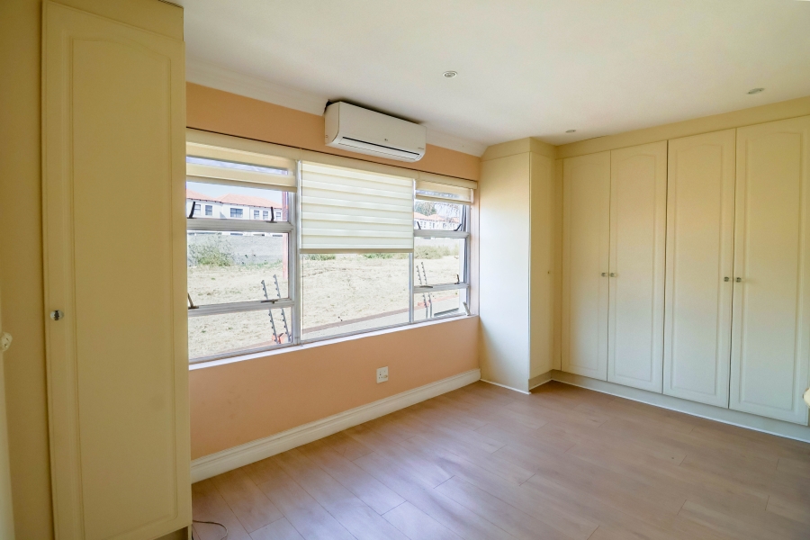 5 Bedroom Property for Sale in Lonehill Gauteng