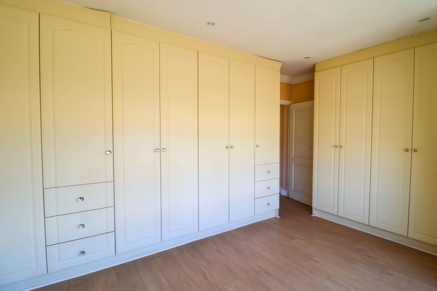 5 Bedroom Property for Sale in Lonehill Gauteng