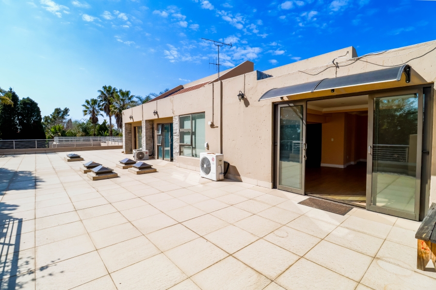 5 Bedroom Property for Sale in Lonehill Gauteng