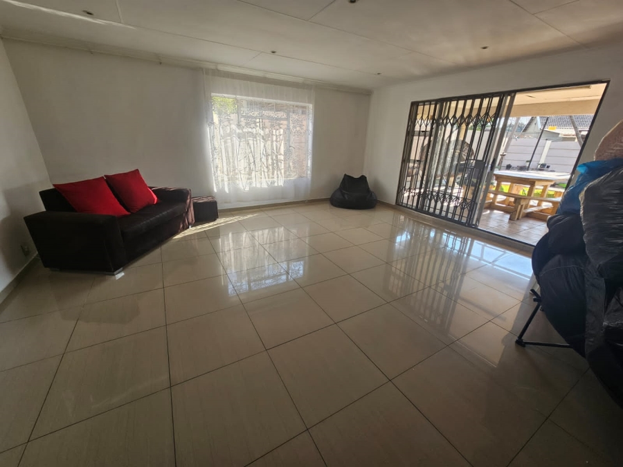 4 Bedroom Property for Sale in General Albertspark Gauteng