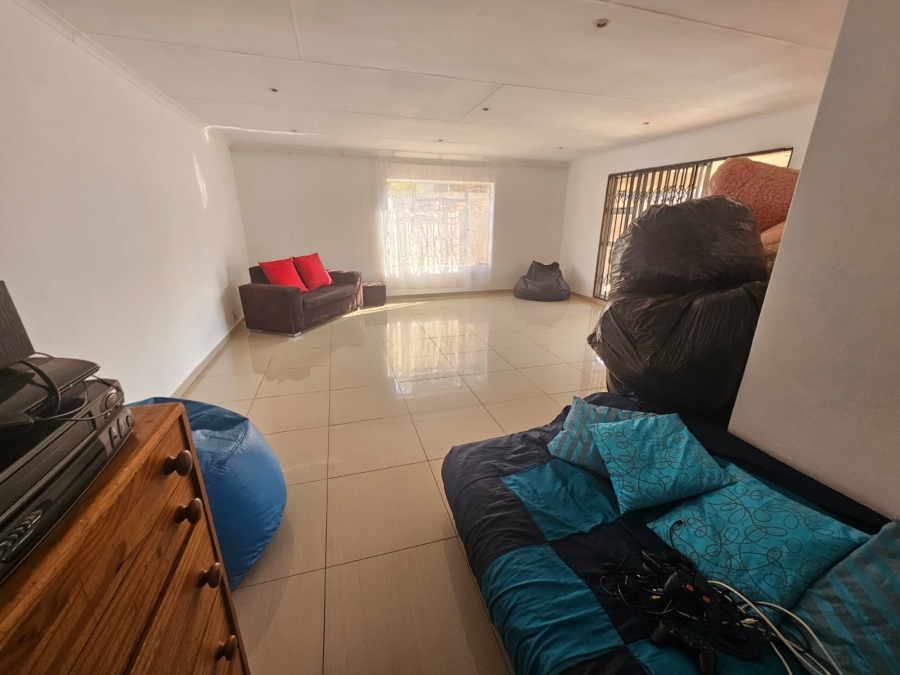 4 Bedroom Property for Sale in General Albertspark Gauteng