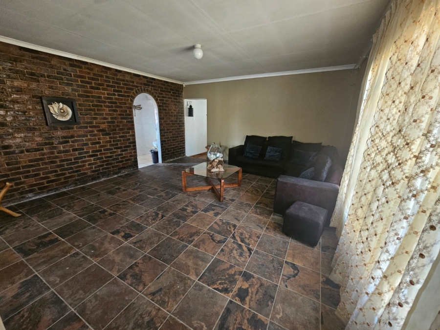 4 Bedroom Property for Sale in General Albertspark Gauteng