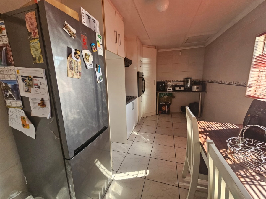 4 Bedroom Property for Sale in General Albertspark Gauteng