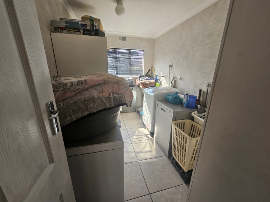 4 Bedroom Property for Sale in General Albertspark Gauteng