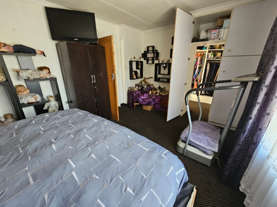 4 Bedroom Property for Sale in General Albertspark Gauteng