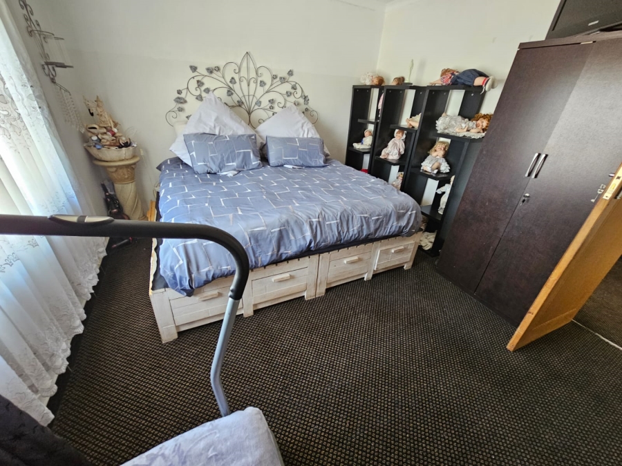 4 Bedroom Property for Sale in General Albertspark Gauteng