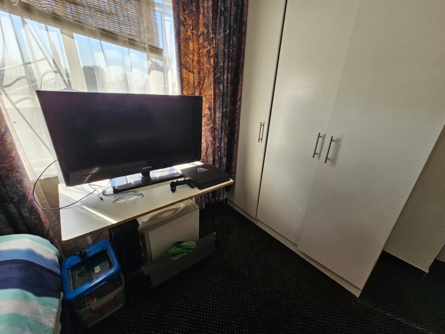 4 Bedroom Property for Sale in General Albertspark Gauteng