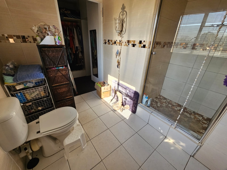 4 Bedroom Property for Sale in General Albertspark Gauteng