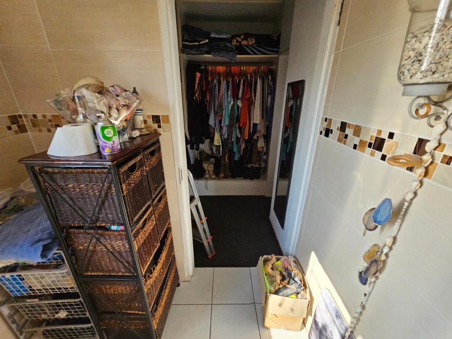 4 Bedroom Property for Sale in General Albertspark Gauteng