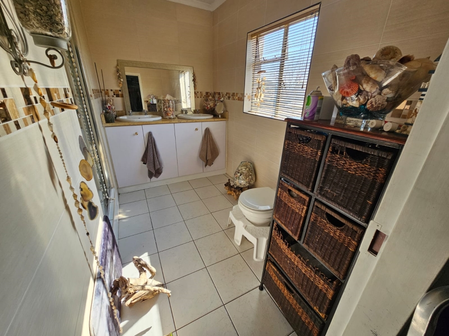 4 Bedroom Property for Sale in General Albertspark Gauteng