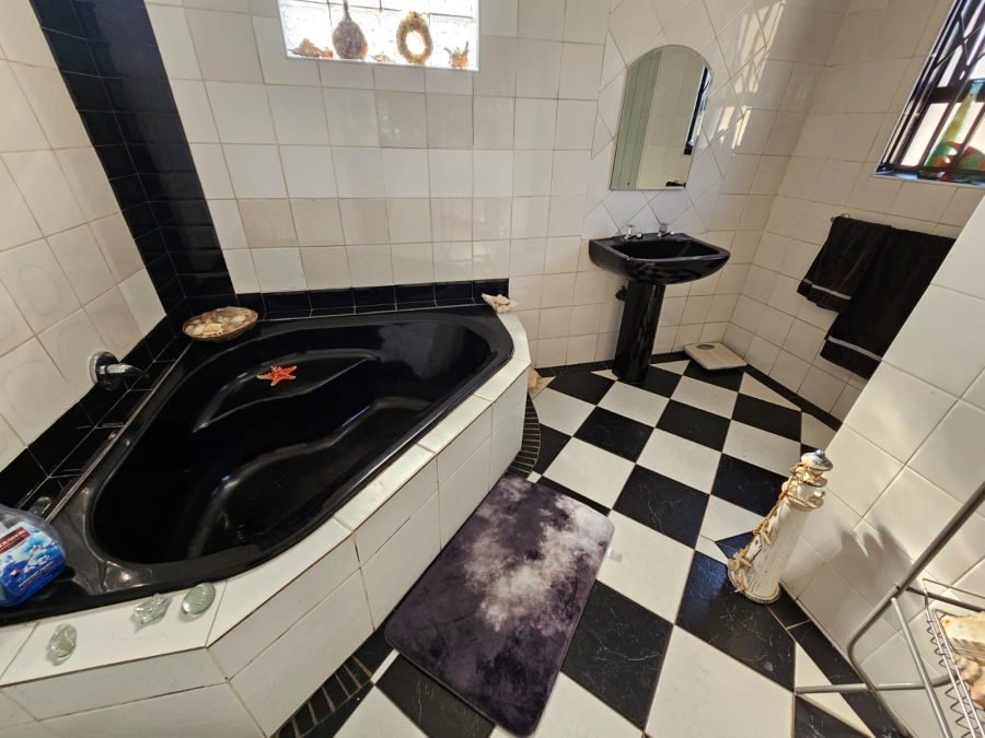 4 Bedroom Property for Sale in General Albertspark Gauteng