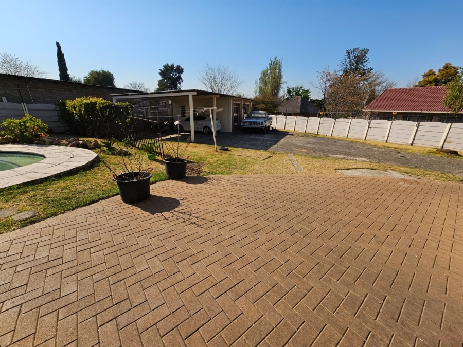 4 Bedroom Property for Sale in General Albertspark Gauteng