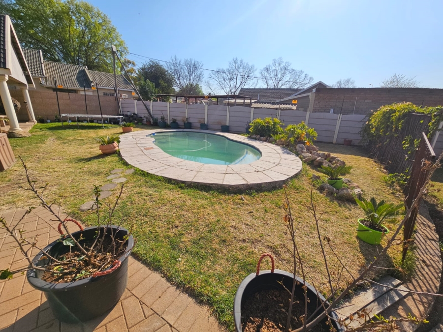 4 Bedroom Property for Sale in General Albertspark Gauteng