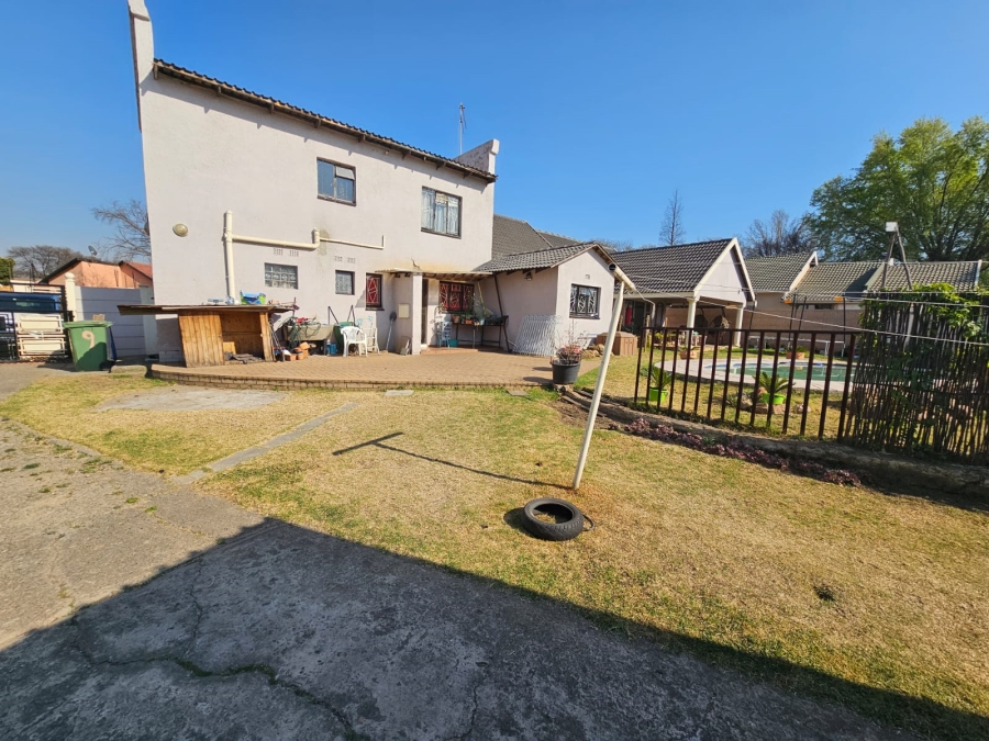 4 Bedroom Property for Sale in General Albertspark Gauteng