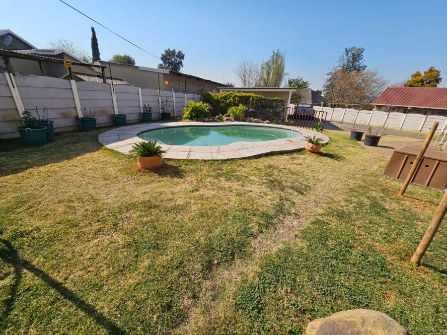 4 Bedroom Property for Sale in General Albertspark Gauteng