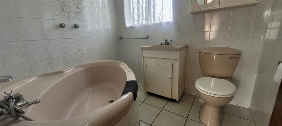 4 Bedroom Property for Sale in Verwoerdpark Gauteng