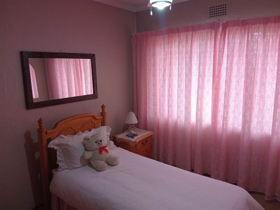 4 Bedroom Property for Sale in Verwoerdpark Gauteng