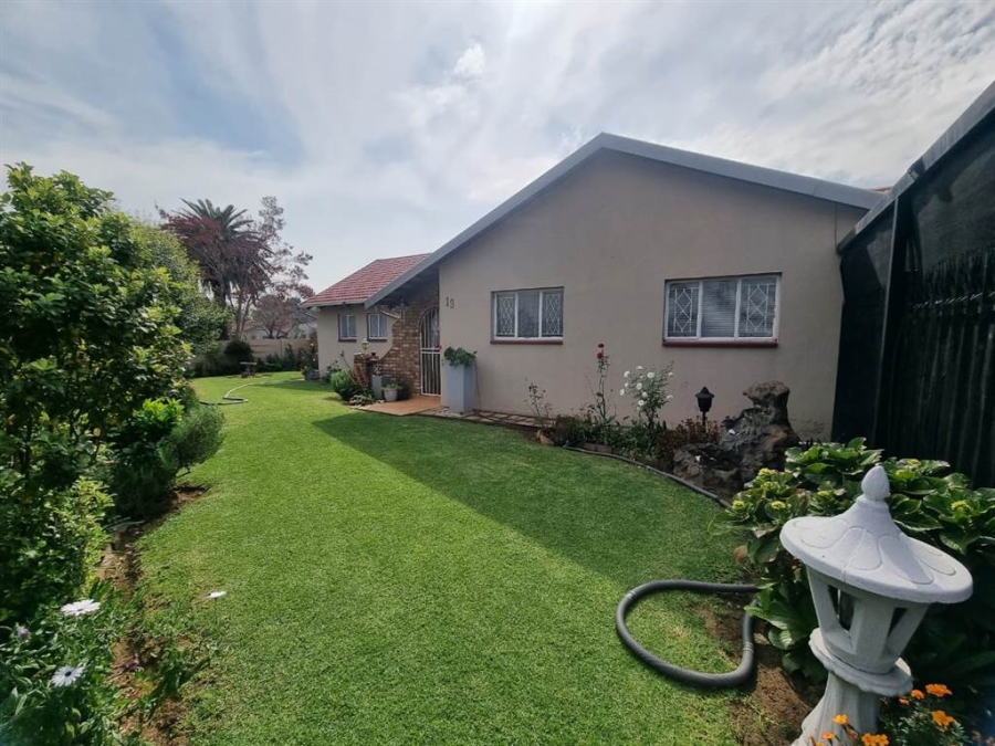 4 Bedroom Property for Sale in Verwoerdpark Gauteng