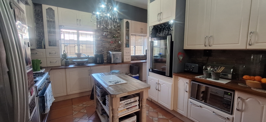 4 Bedroom Property for Sale in Rant En Dal Gauteng