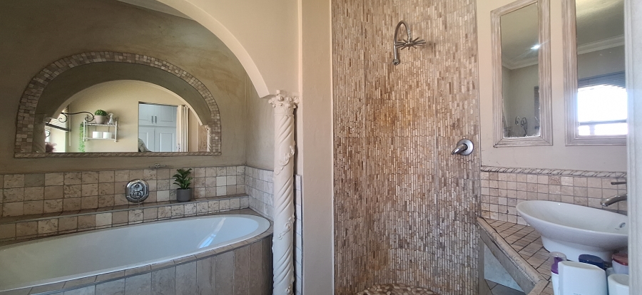 4 Bedroom Property for Sale in Rant En Dal Gauteng