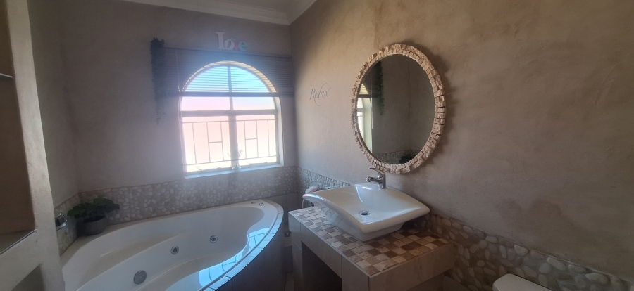 4 Bedroom Property for Sale in Rant En Dal Gauteng