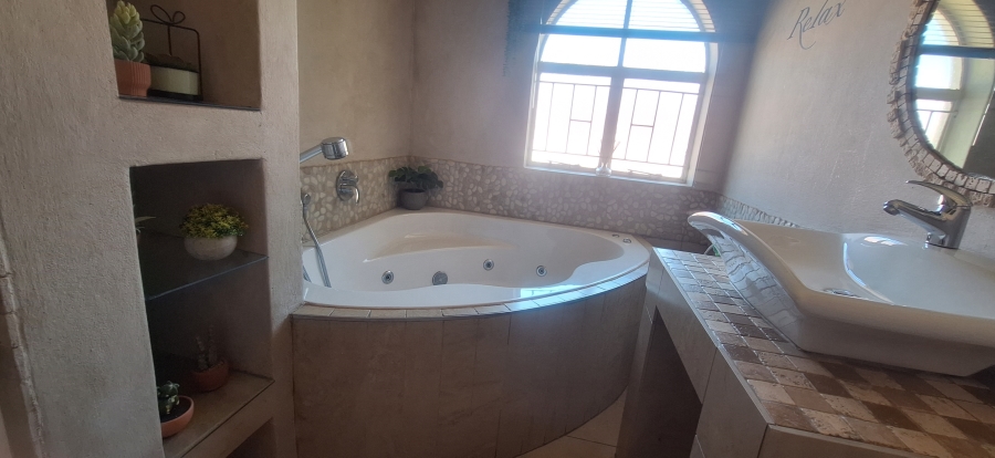 4 Bedroom Property for Sale in Rant En Dal Gauteng