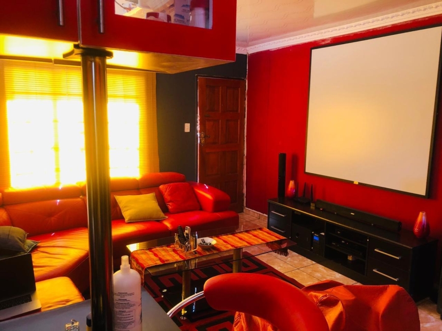 2 Bedroom Property for Sale in Protea Glen Gauteng