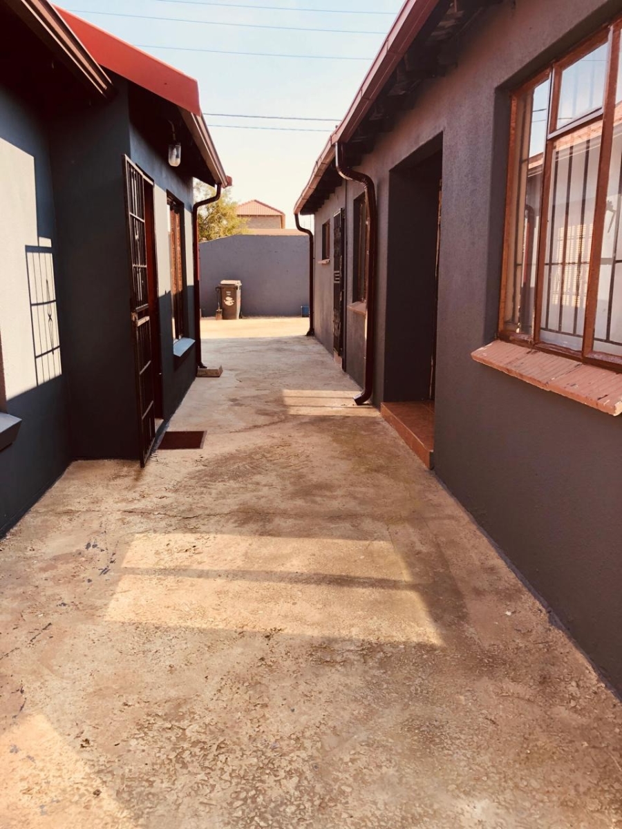2 Bedroom Property for Sale in Protea Glen Gauteng