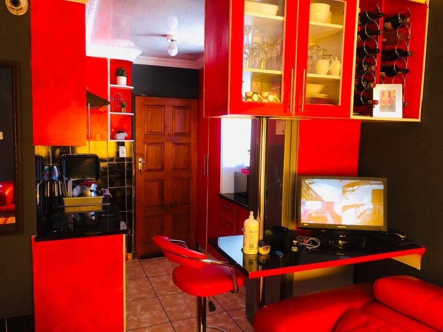 2 Bedroom Property for Sale in Protea Glen Gauteng