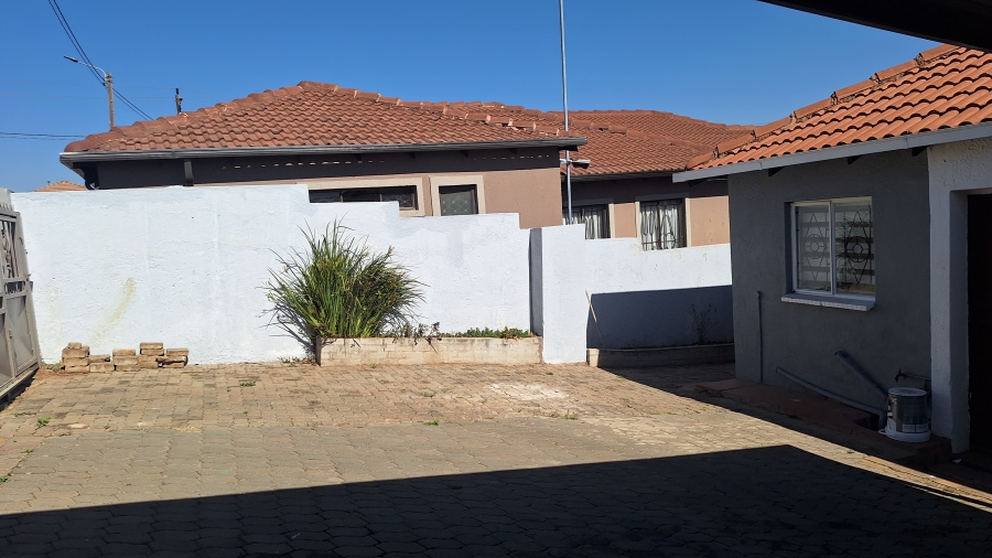 3 Bedroom Property for Sale in Clayville East Gauteng