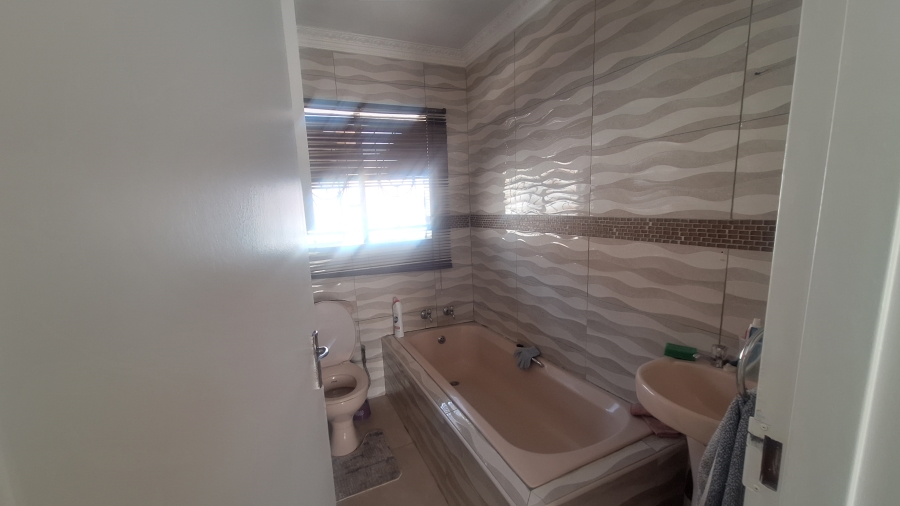 3 Bedroom Property for Sale in Clayville East Gauteng