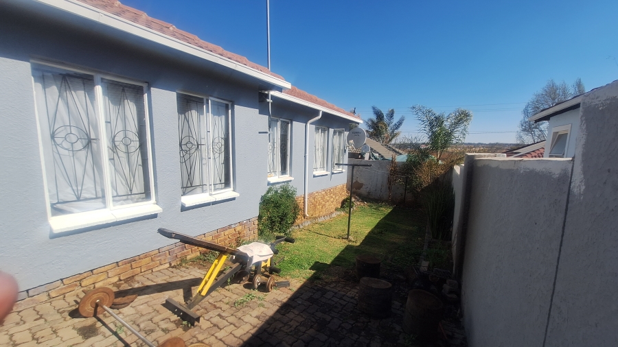 3 Bedroom Property for Sale in Clayville East Gauteng