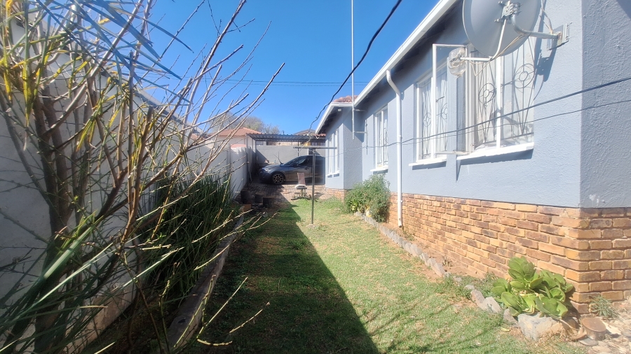 3 Bedroom Property for Sale in Clayville East Gauteng