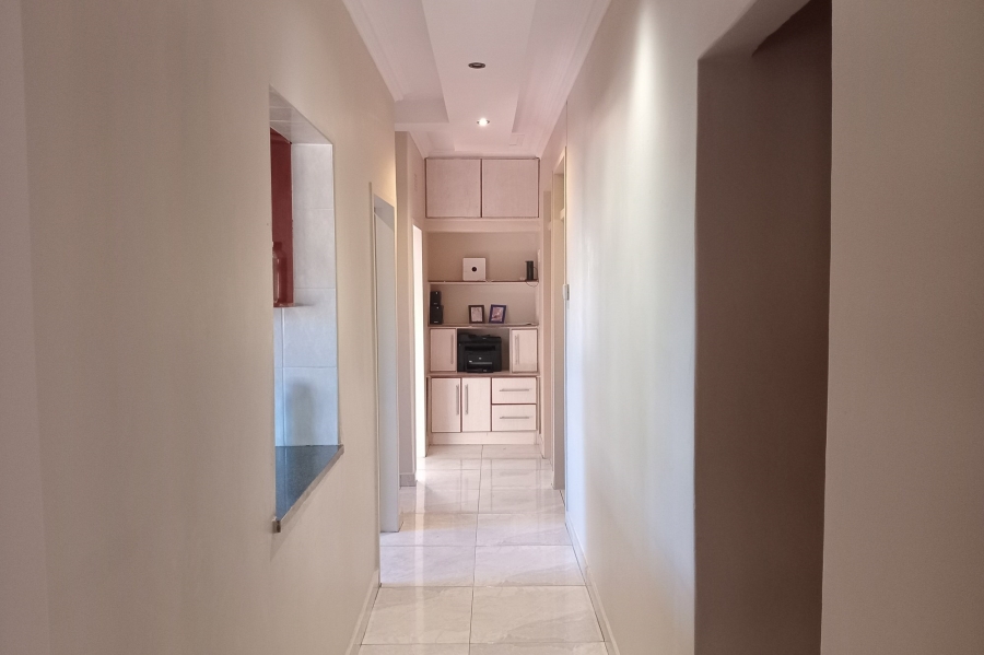 To Let 3 Bedroom Property for Rent in Lombardy East Gauteng