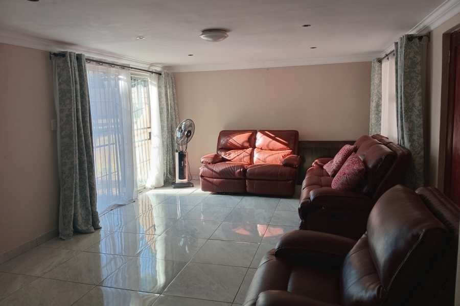To Let 3 Bedroom Property for Rent in Lombardy East Gauteng