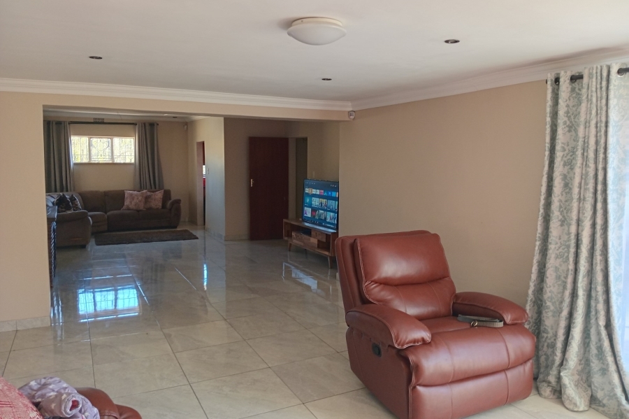 To Let 3 Bedroom Property for Rent in Lombardy East Gauteng