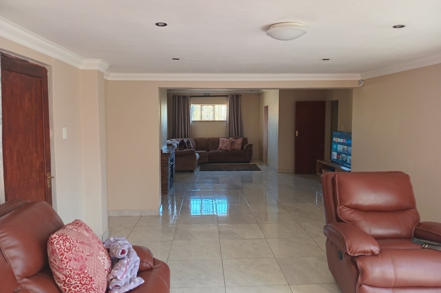 To Let 3 Bedroom Property for Rent in Lombardy East Gauteng