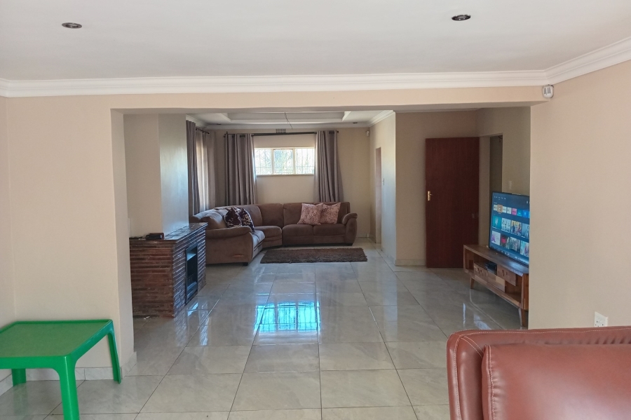 To Let 3 Bedroom Property for Rent in Lombardy East Gauteng