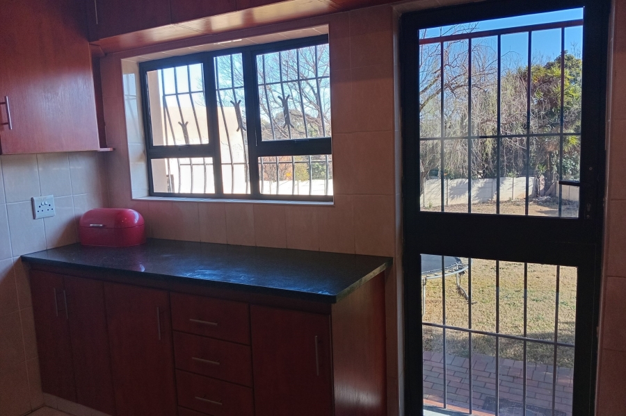 To Let 3 Bedroom Property for Rent in Lombardy East Gauteng