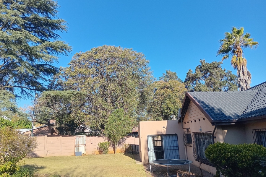 To Let 3 Bedroom Property for Rent in Lombardy East Gauteng