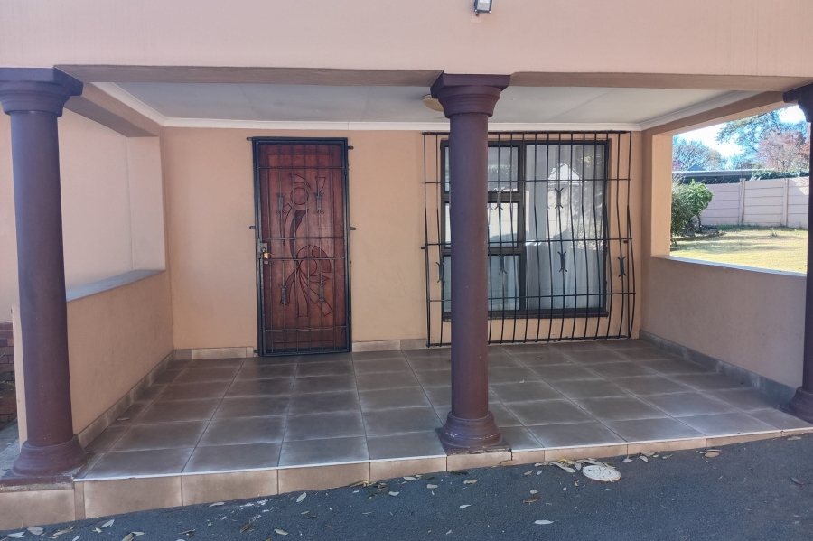 To Let 3 Bedroom Property for Rent in Lombardy East Gauteng