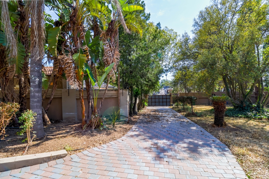 To Let 5 Bedroom Property for Rent in Lonehill Gauteng