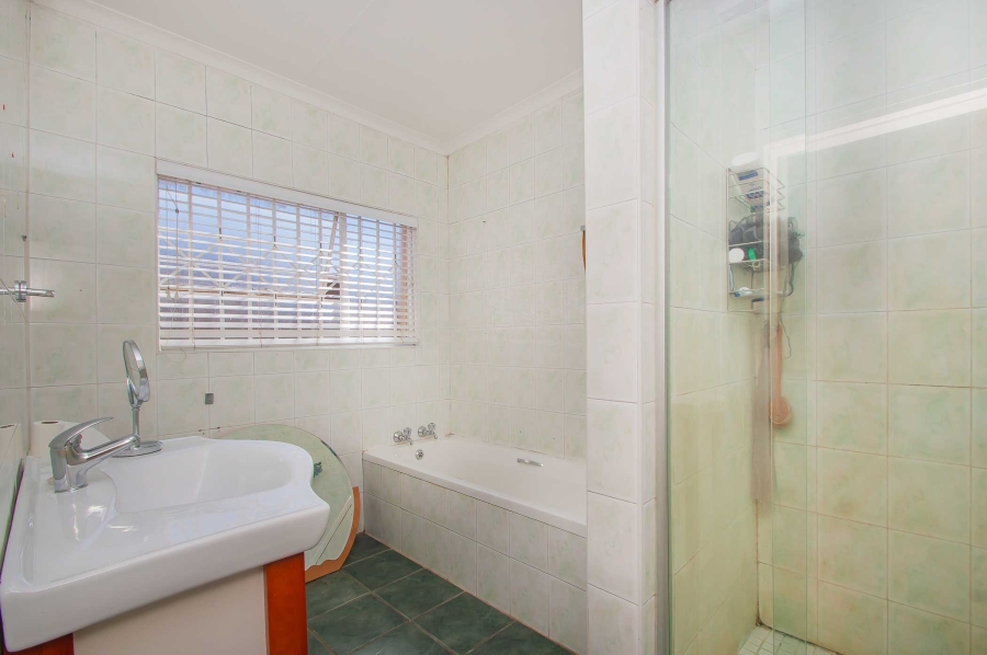 4 Bedroom Property for Sale in Noordheuwel Gauteng