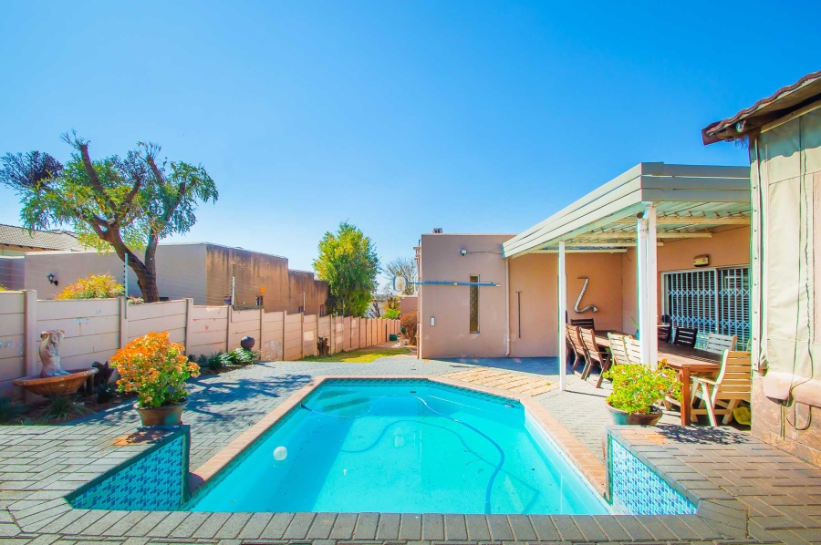 4 Bedroom Property for Sale in Noordheuwel Gauteng