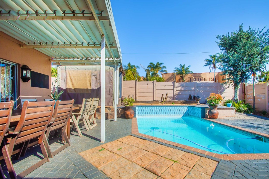 4 Bedroom Property for Sale in Noordheuwel Gauteng