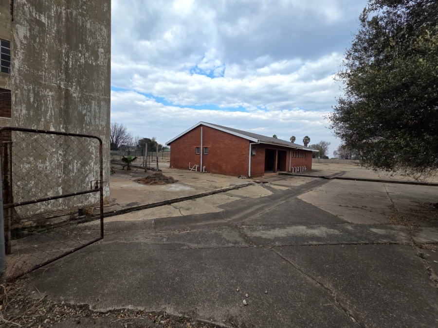 To Let commercial Property for Rent in Leeuwkuil Gauteng